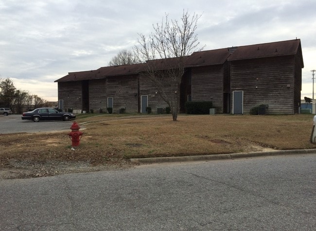 Primary Photo - 110 River Bluff Rd