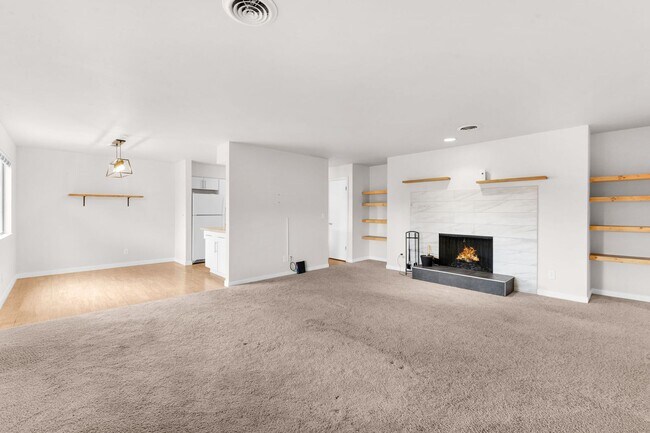 Building Photo - 6550 Delmonico Dr