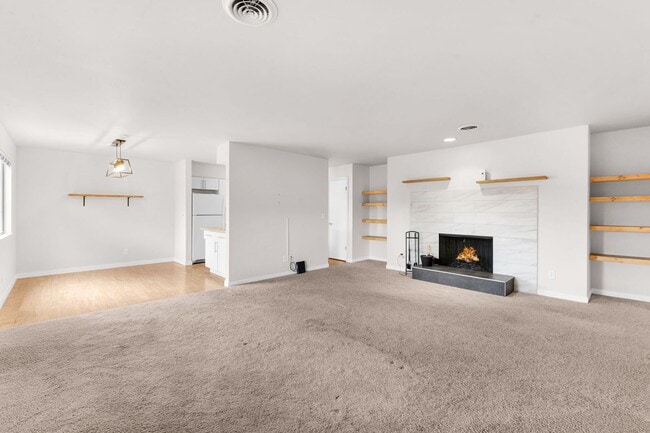 Building Photo - Spacious 3 Bedroom 2 Bathroom Unit