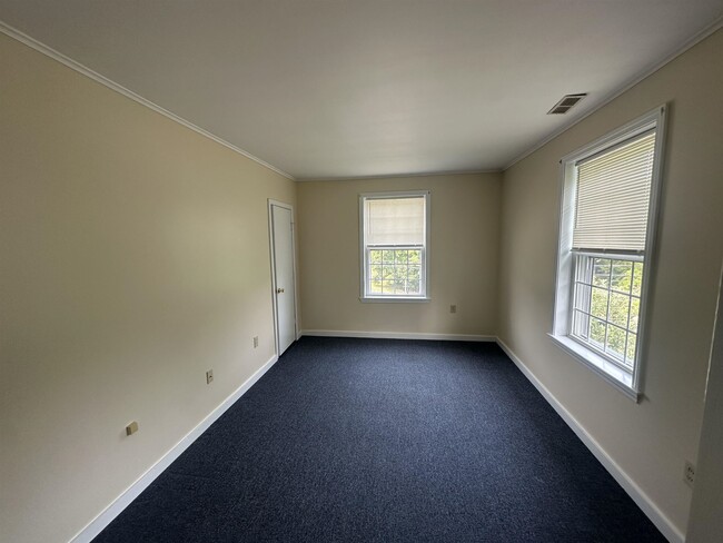 Building Photo - 3027 Brown Ave