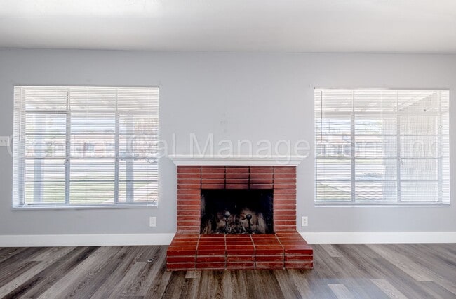 Building Photo - 3 Bedroom/1 Bath Home - $1750 Per Month!