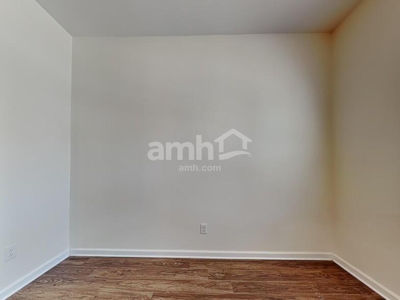 Building Photo - 304 Crabapple Cir