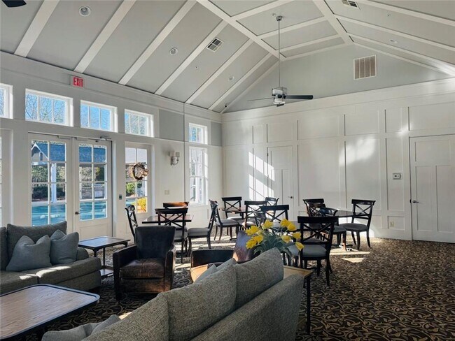 Building Photo - 2104 McFarlin Ln