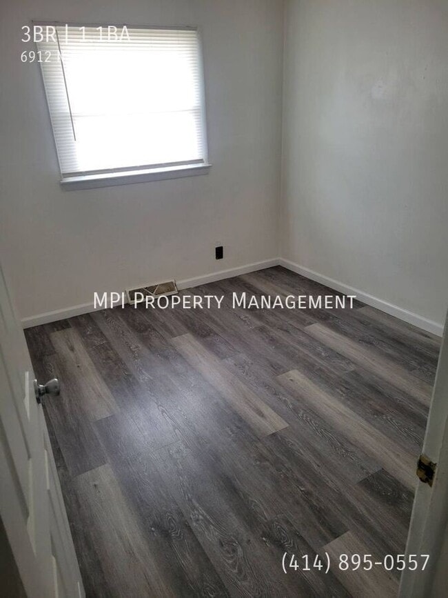 Building Photo - 6912 N 43rd St
