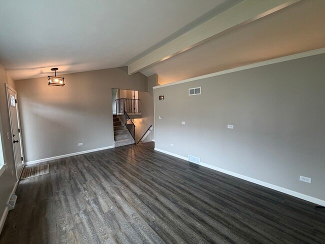 Building Photo - 109 Hickory Dr