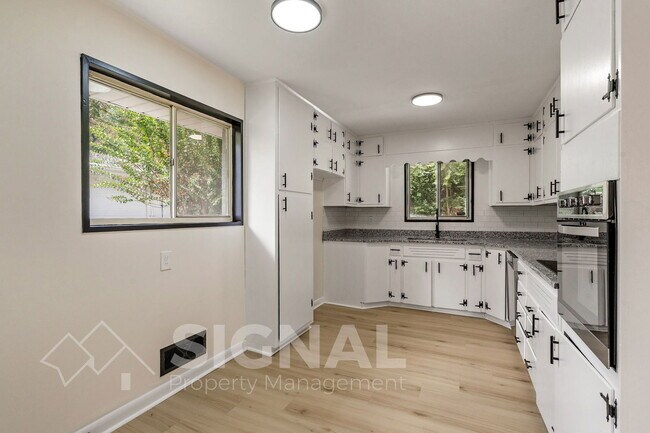 Building Photo - 4324 Warren Rd