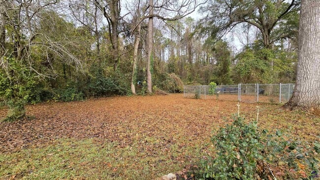 Building Photo - 4035 Meadowbrook Dr