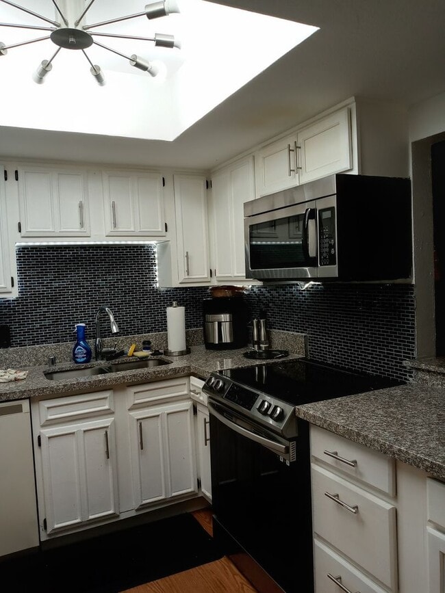 Building Photo - PRICE LOWERED!! VERY CLOSE TO INTEL!