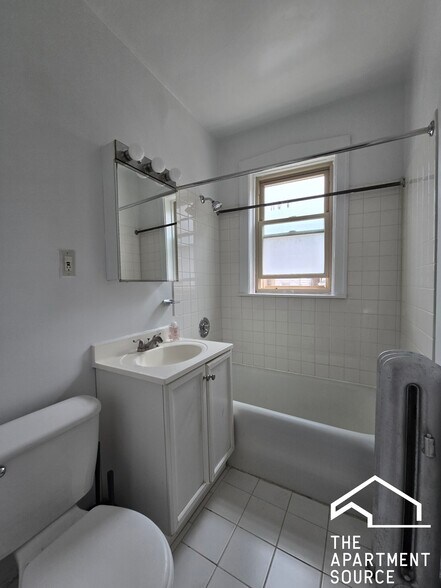 Building Photo - 2948 W Belle Plaine Ave