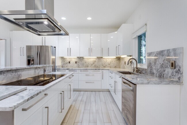 Building Photo - 4611 Charleston Terrace NW