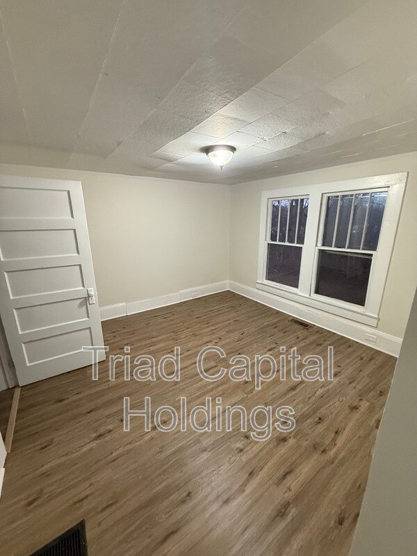 Building Photo - 1227 Fairfield Dr