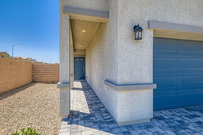 Building Photo - Spacious & Smart: Southern Highlands 4-Bed...