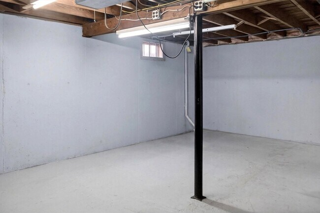 Building Photo - 30 Brookhaven Rd