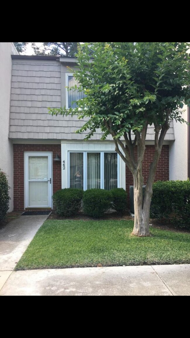 Front - 442 Cobblestone Dr