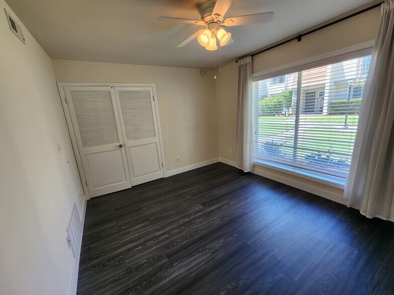 Building Photo - 4030 Mount Acadia Blvd