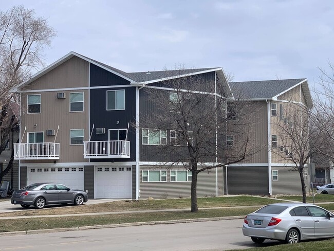 Primary Photo - 1701 Dakota Dr N