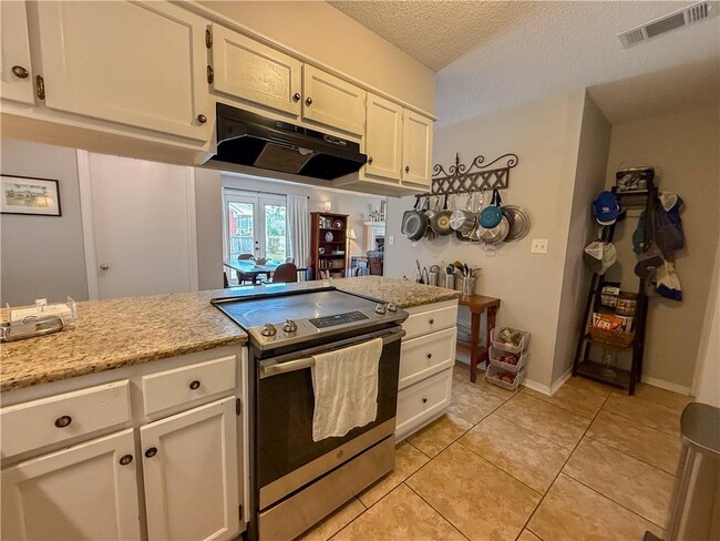 Building Photo - 905 Deer Run Dr