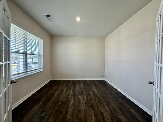 Building Photo - 517 Bonifay Dr