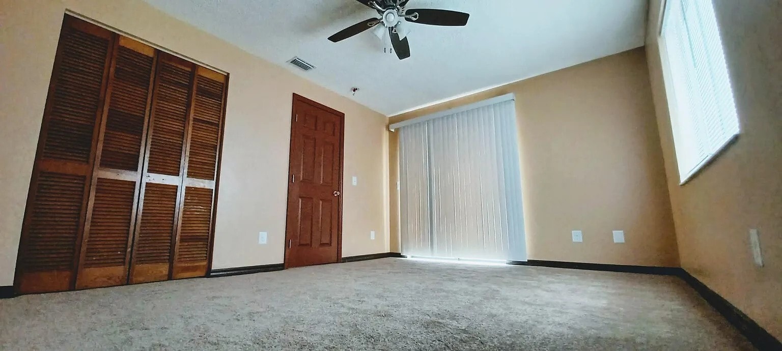 Building Photo - 2111 Oak Meadow Cir