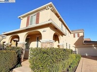 Building Photo - 137 W Questa Trail