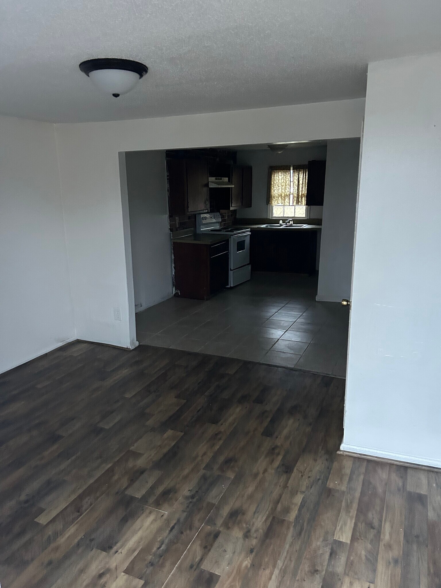 Building Photo - 520 Buckley St