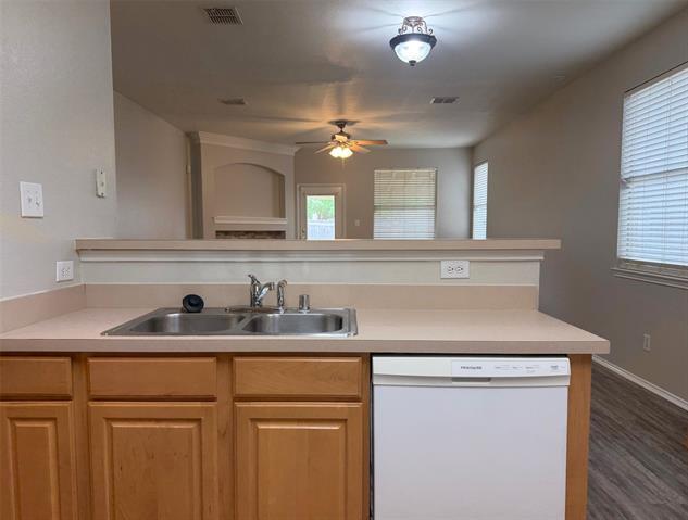 Building Photo - 7905 Seven Oaks Ln
