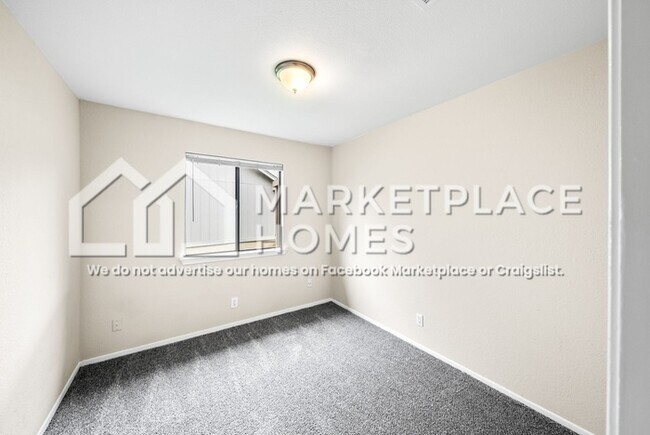 Building Photo - 1001 Greenbriar Loop