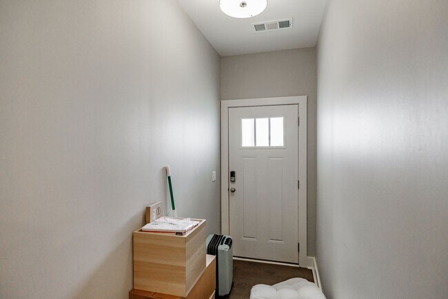 Building Photo - Townhome Available Now in the Towns of Aub...