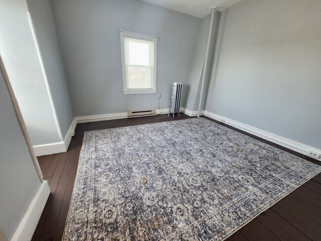 Building Photo - 1221 E Philadelphia St