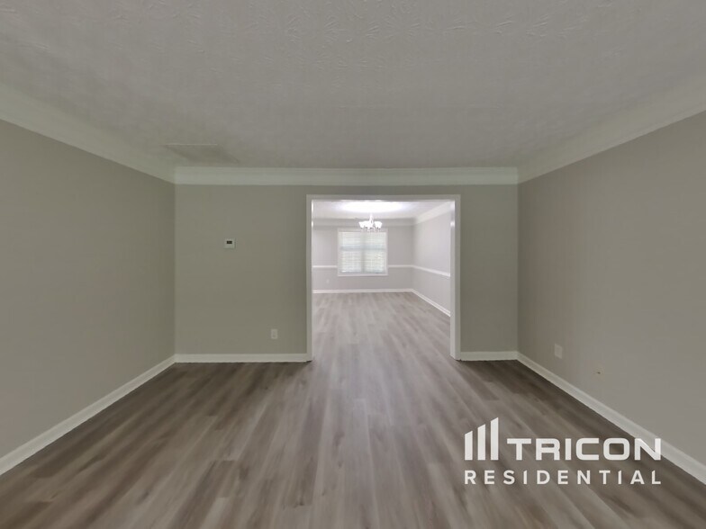 Building Photo - 5767 Union Pointe Dr