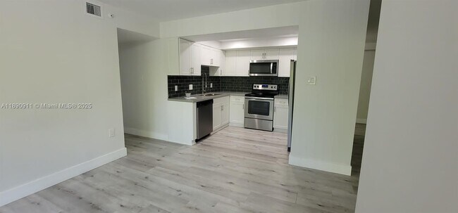 Building Photo - 10641 SW 108th Ave