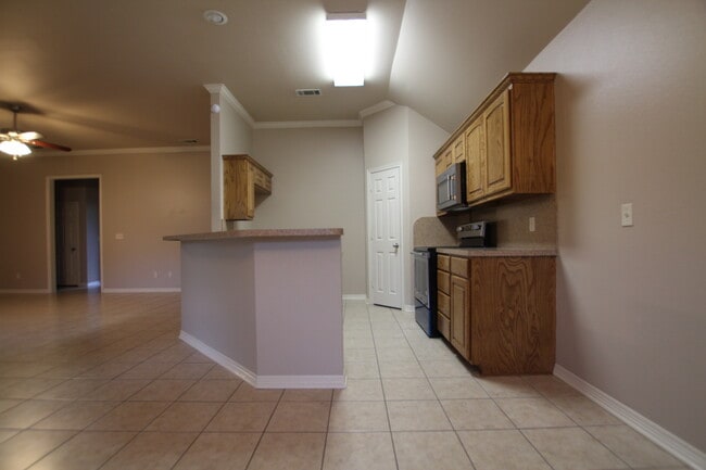 Building Photo - Coming Soon! Lovely 3 Bedroom 2 Bath Home ...