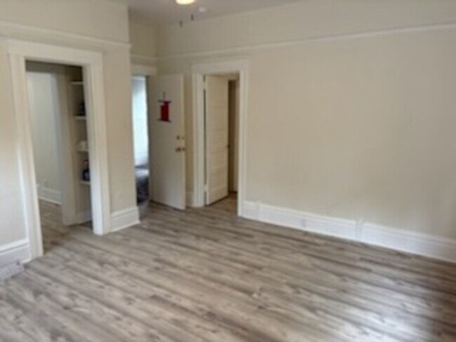 Building Photo - 1239 Park Ave