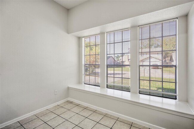 Building Photo - 11030 Hidden Bend Dr