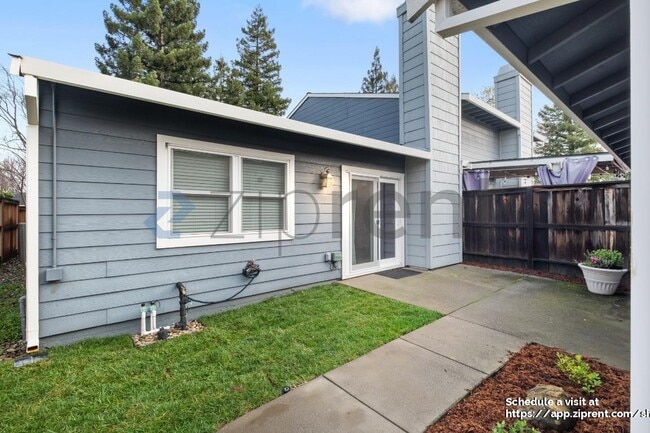 Building Photo - 106 Village Ct