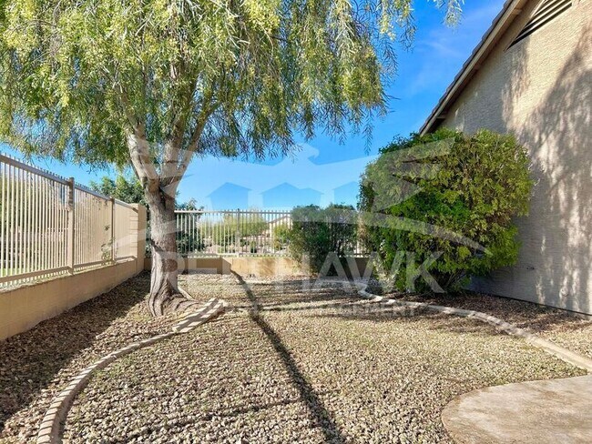 Building Photo - 5329 W Glass Ln