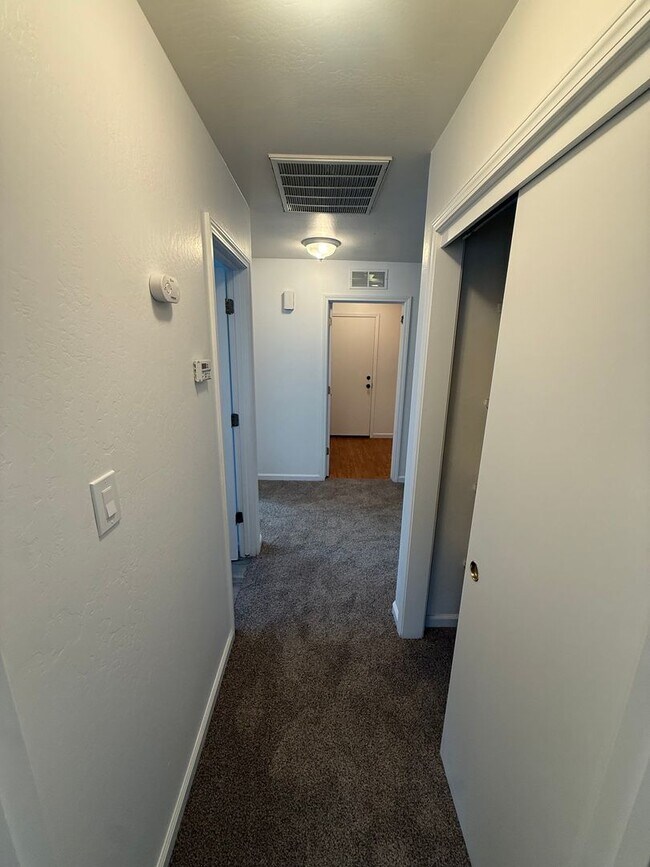 Building Photo - Cozy 3-Bedroom Home in Northeast Bakersfield