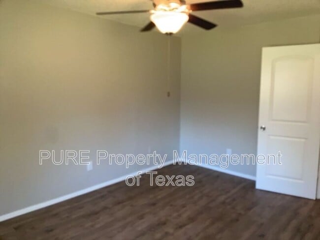 Building Photo - 608 Greenlawn Blvd