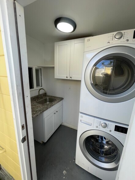 Building Photo - 610 W Manor Dr