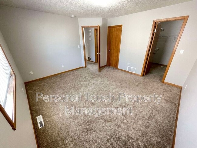 Building Photo - 2510 Amber Valley Ct S