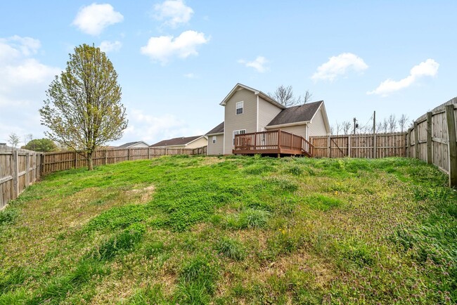 Building Photo - 3 Bedroom 2 Bath Pet Friendly Home For Ren...