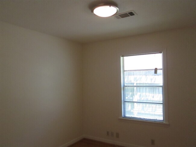 Building Photo - 2311 Bron Holly Dr