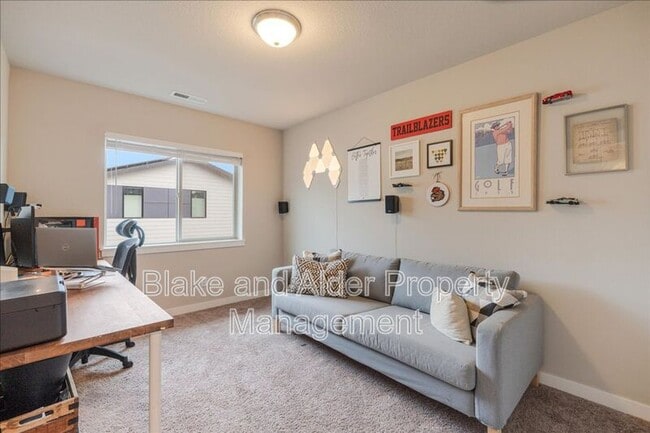 Building Photo - 16349 SE Sunshower Pl