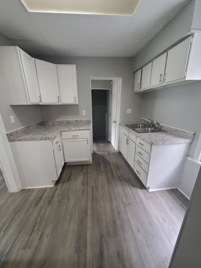 Building Photo - 2 bedroom / 1 bath 1.5 story home in Rock ...