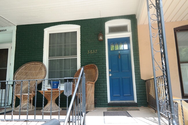 Building Photo - Charming 2 Bedroom/1 Bathroom Townhome in Woodberry, MD - Close to Light Rail!
