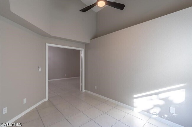 Building Photo - 1704 Royal Cir