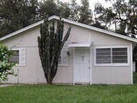 Building Photo - Cute 3bdrm/2bath House ** Section 8 OK ** Ready by 7/15** Section 8 welcome