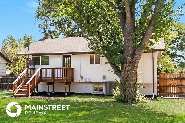 Building Photo - 165 Iris St