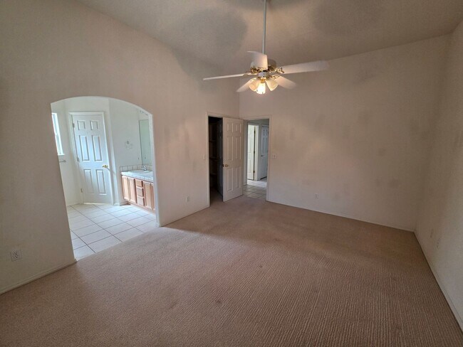 Building Photo - Spacious 3-Bedroom Home with RV Parking & 3-Car Garage in Bullhead City