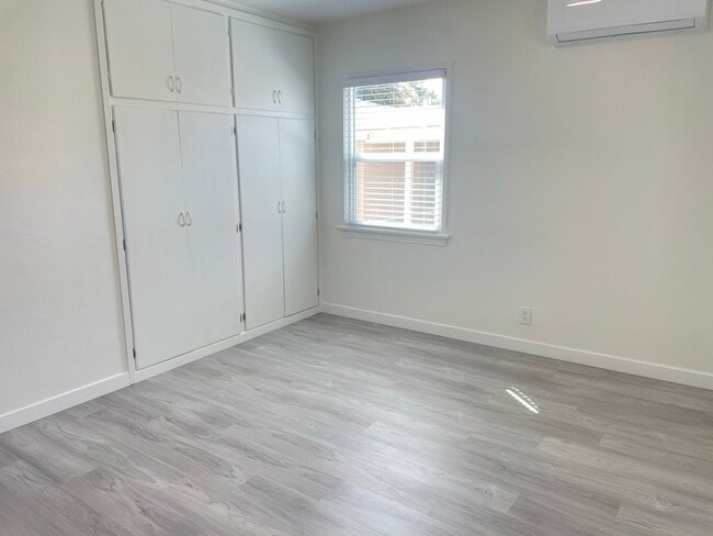 Building Photo - Location, Location, Location! Adorable Riverside Home Ready for Immediate Move In